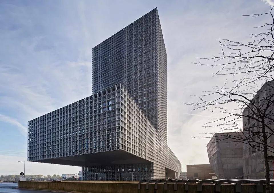 建筑师必备 | 干净利落的体块穿插建筑45例