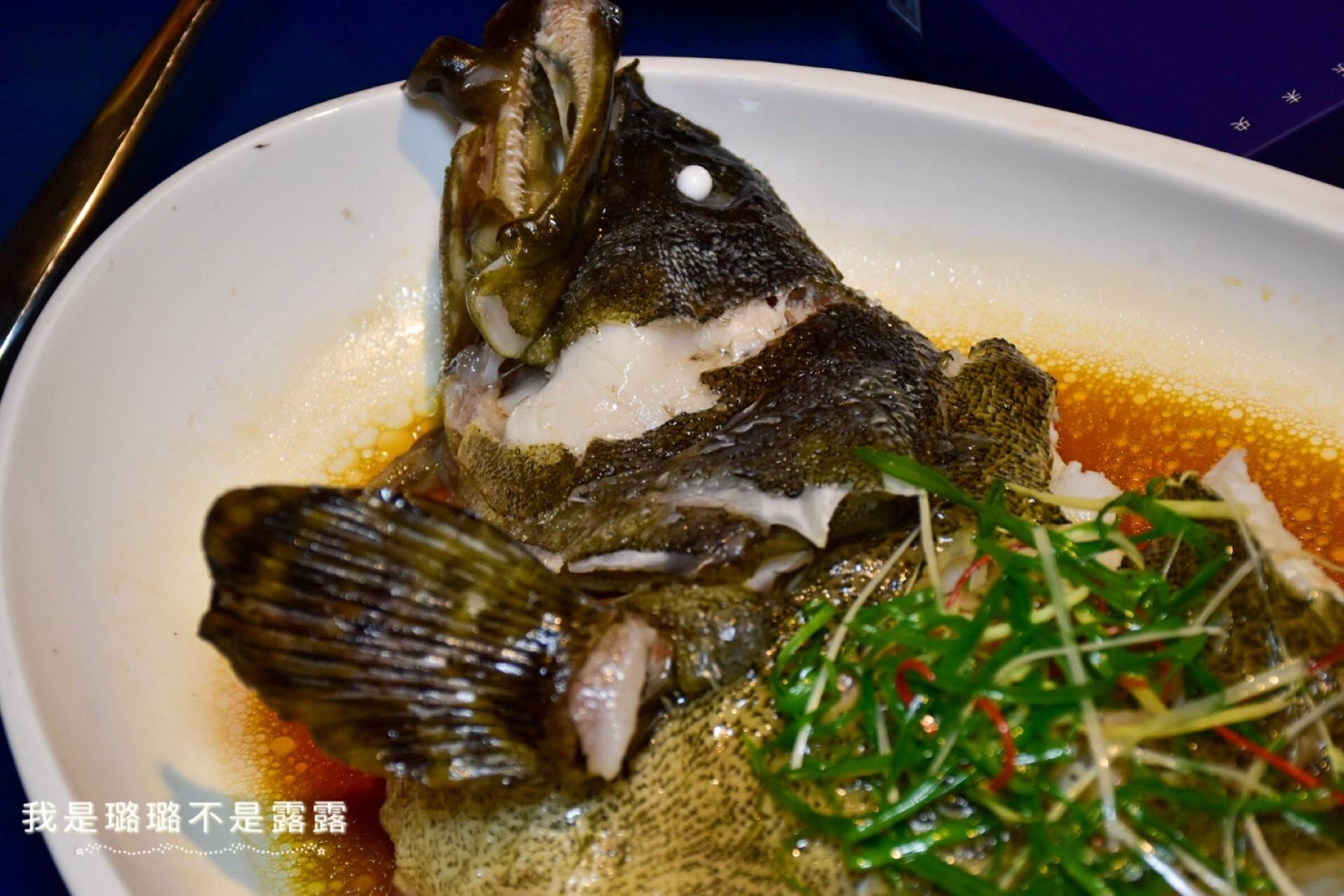 清蒸龙胆,肉质细腻,鲜甜味美,看这突出的鱼眼珠子,就能知道这鱼有多