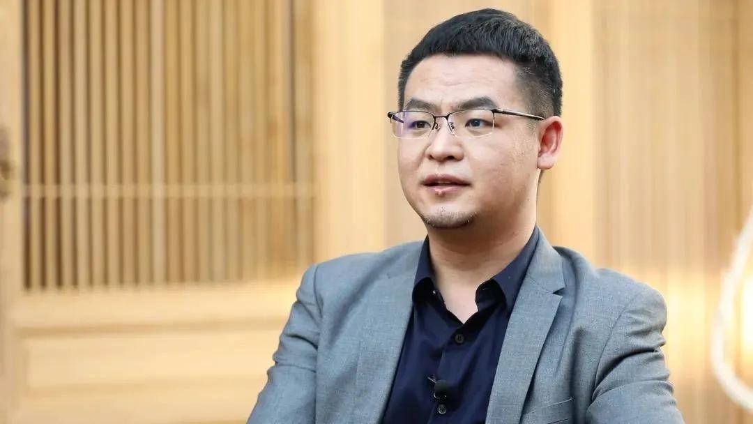 本期容众财经《发光体》栏目邀请青橙创客教育创始人李寅和投资人