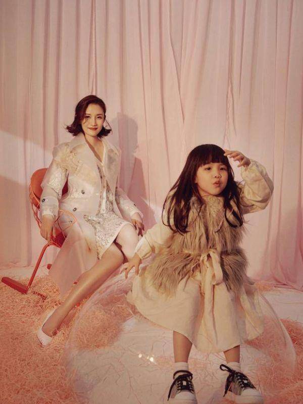 都说杨烁儿子长得好看你看看他三岁的妹近照美成现实版洋娃娃