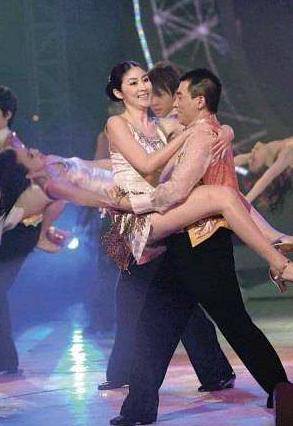 应采儿在没嫁给陈小春之前,秘恋向佐,还要给孙耀威生双胞胎