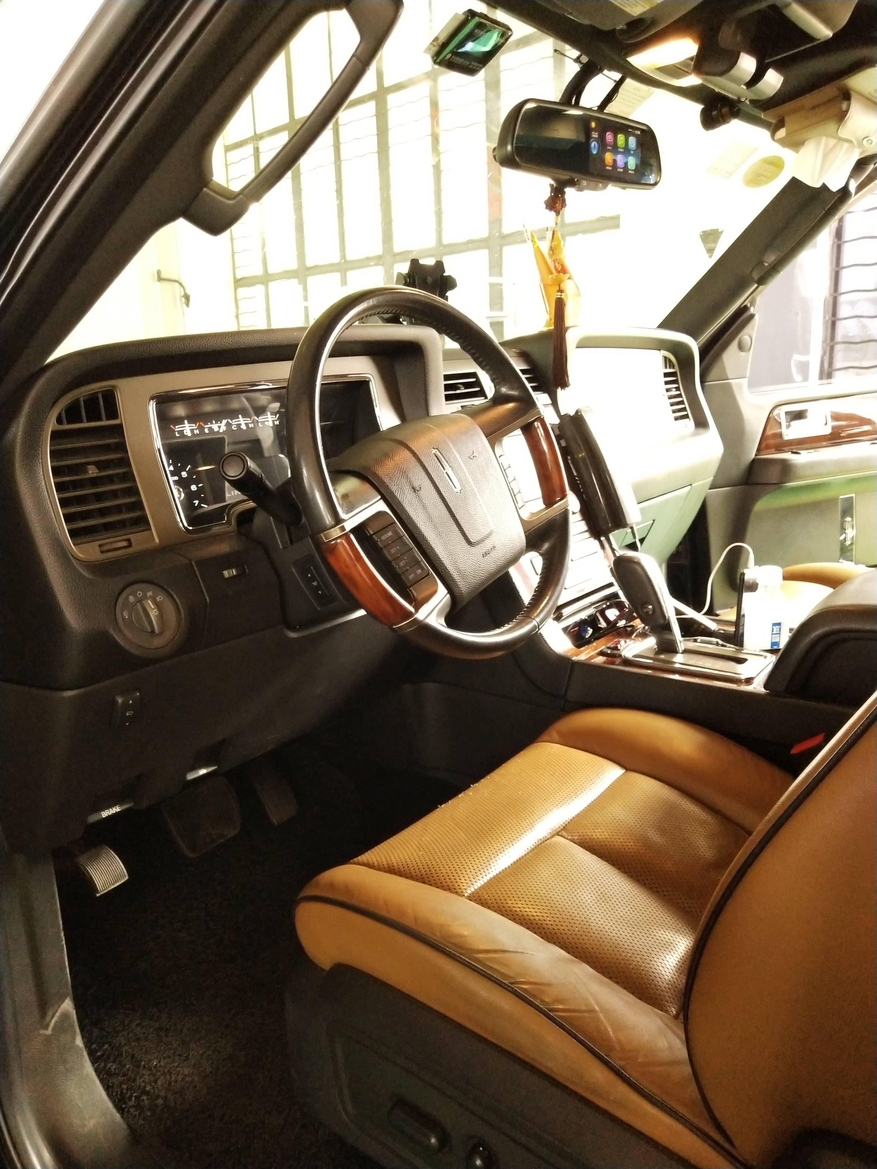 实拍经典大型suv2010款林肯领航员内饰现在看来依然豪华