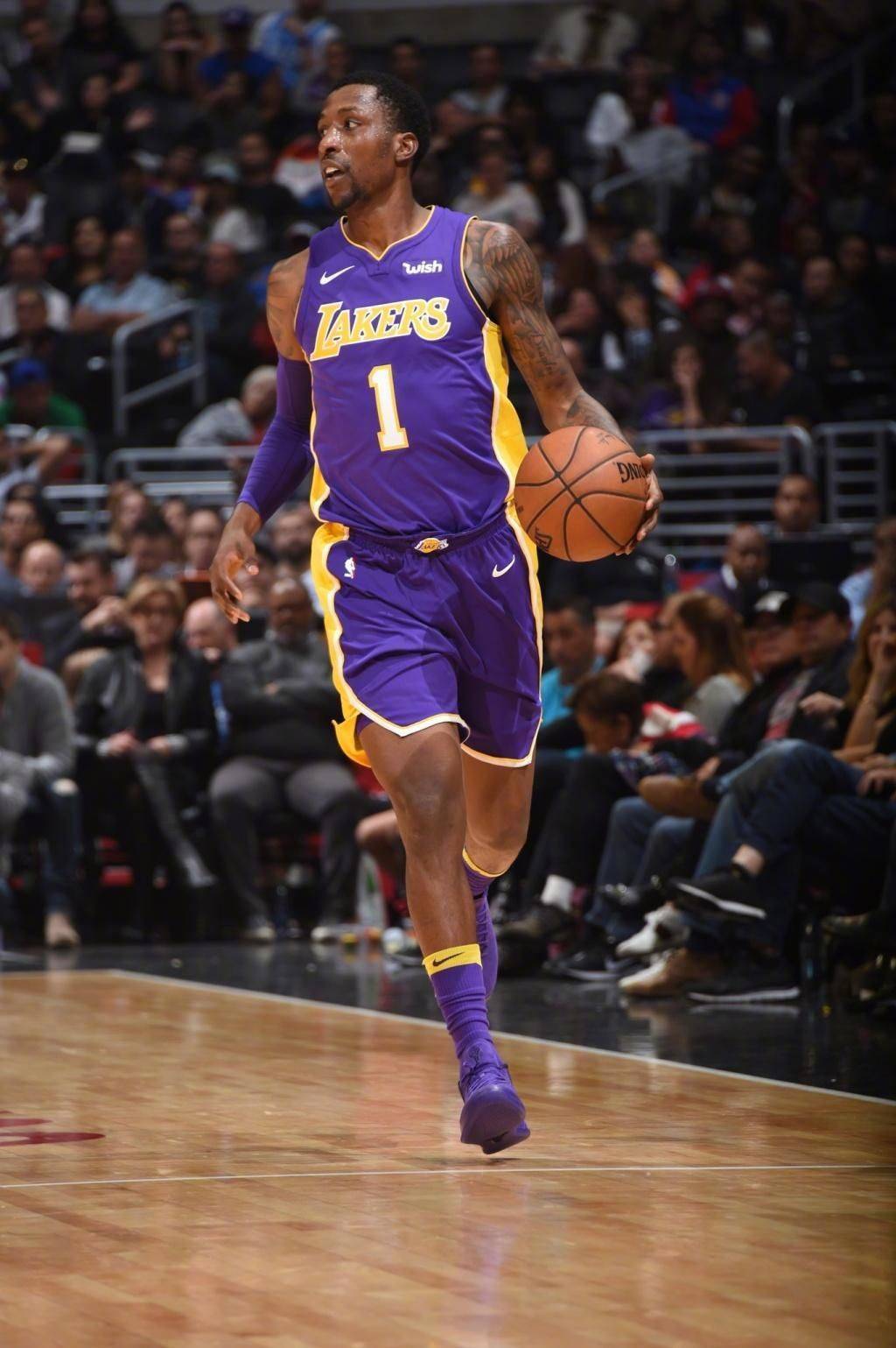 湖人仍有补强机会102悍将做出牺牲他的合同真超值