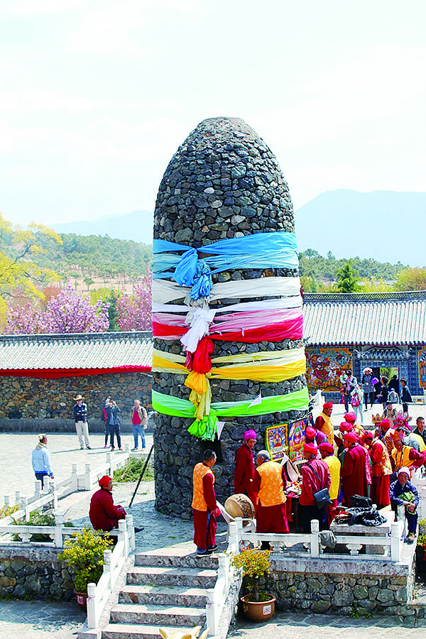 东巴经,东巴绘画,东巴音乐,东巴舞蹈,东巴法器和各种祭祀仪式等