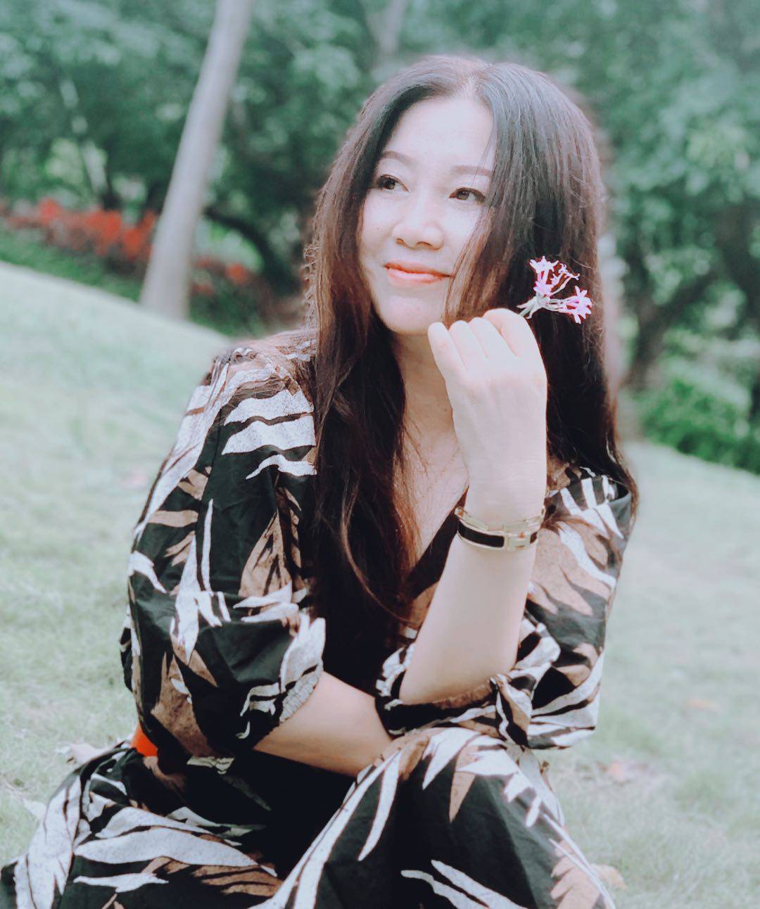 深圳女诗人李可君走近你