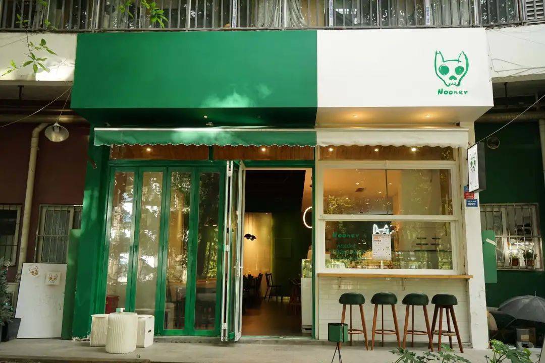 "街心花园里那个绿色的门头就是我们",nooner的店员在接到外卖及客人