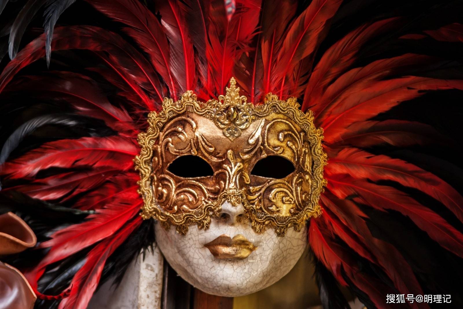 人际交往中该展示真实的自我,还是戴上面具,听听心理专家的看法