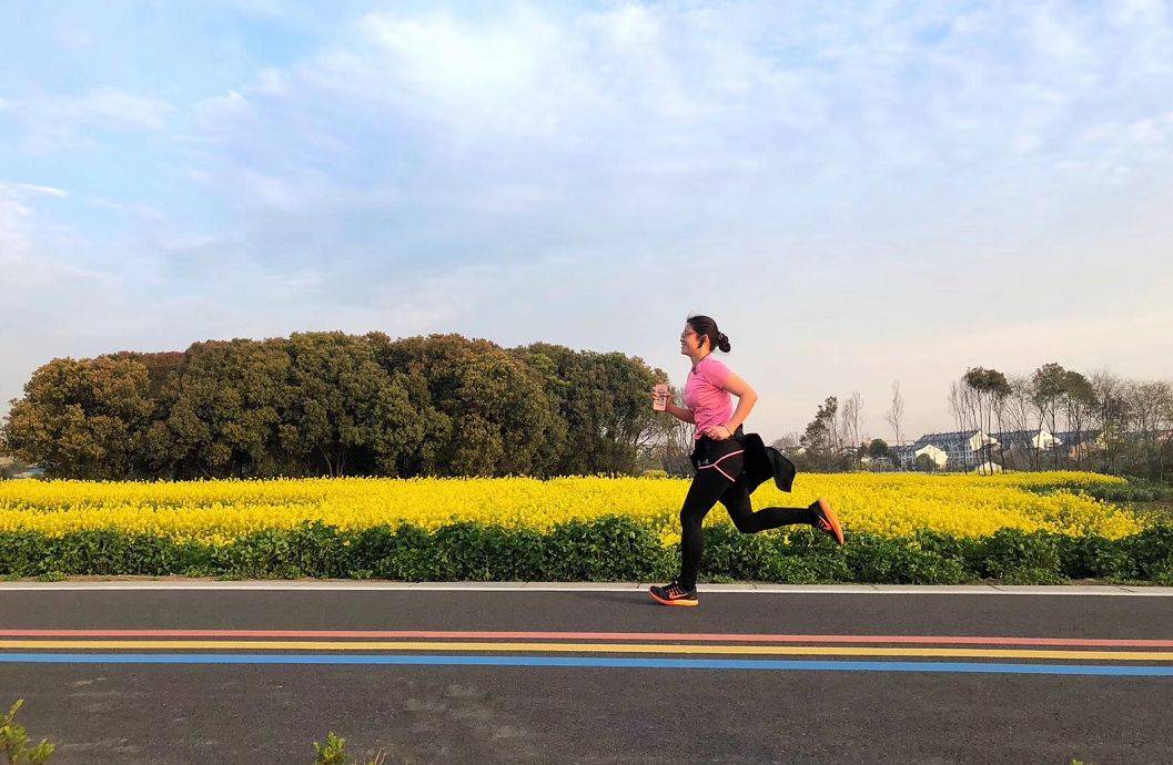 随着步道本身的蜿蜒曲折,长约8公里的彩虹路,离无锡市区只有半小时