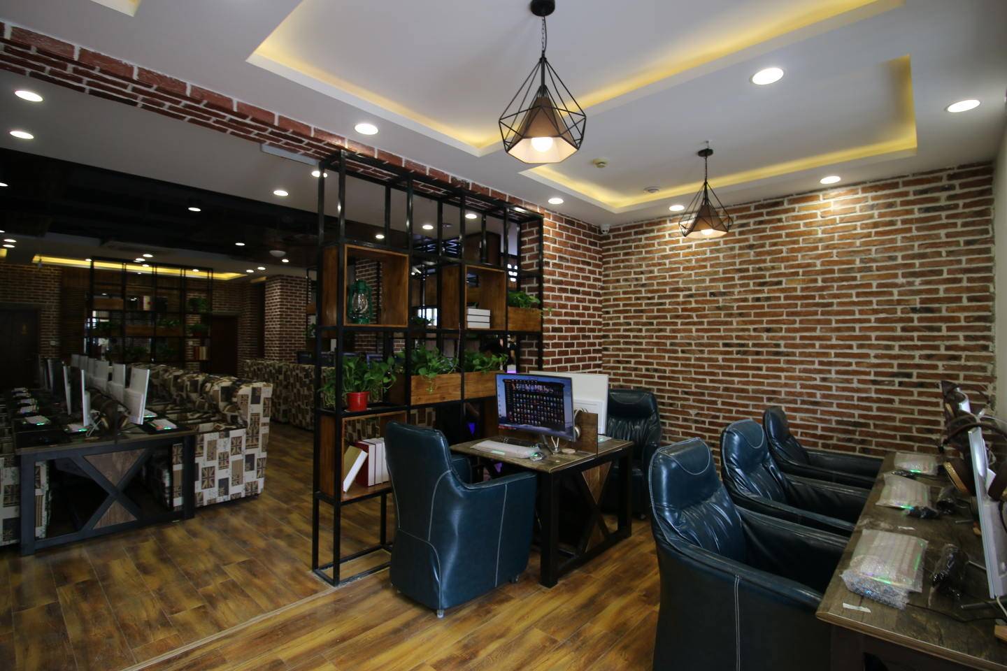 徐州网吧装修案例,建筑面积500平方,造价35万,40天竣工