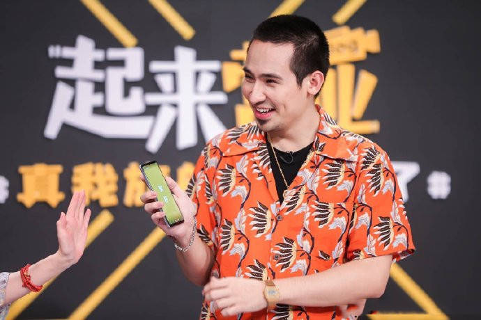 原创曝脱口秀演员卡姆吸毒被抓,经纪公司未回应,社交账号停更一个月