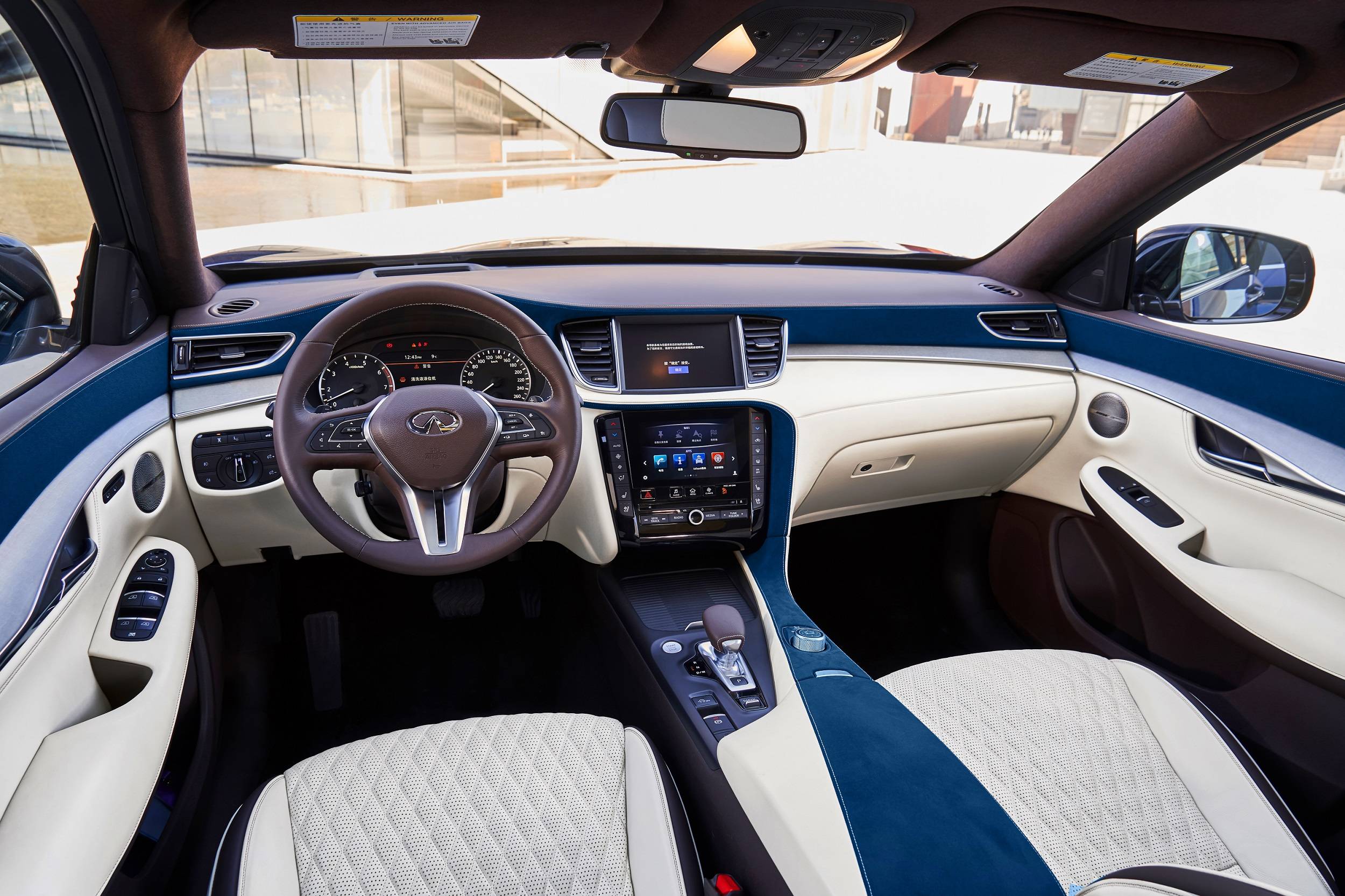 有人曾说,英菲外观领先10年,内饰落后10年,三大件没有争议,就因为内饰