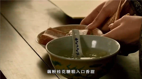 甄嬛传难怪安陵容封妃时甄嬛要给皇上送糖糕看看皇上想起了谁