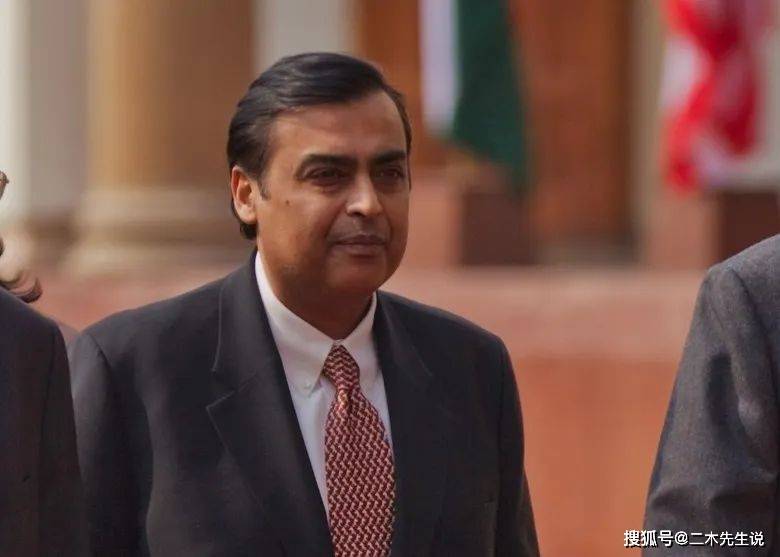 亚洲首富穆克什独宠妻子35年:自己不穿名牌,老婆的包要买最贵