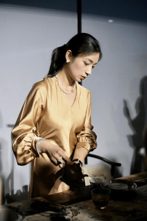 智慧与美丽同行周海燕的艺术品收藏之路