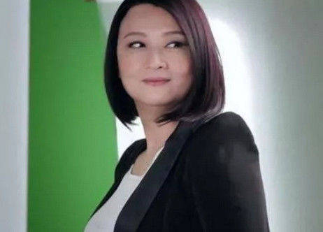 曾红极一时,却因病发胖容貌大变,丈夫默默守护她28年不离不弃_陈莉萍