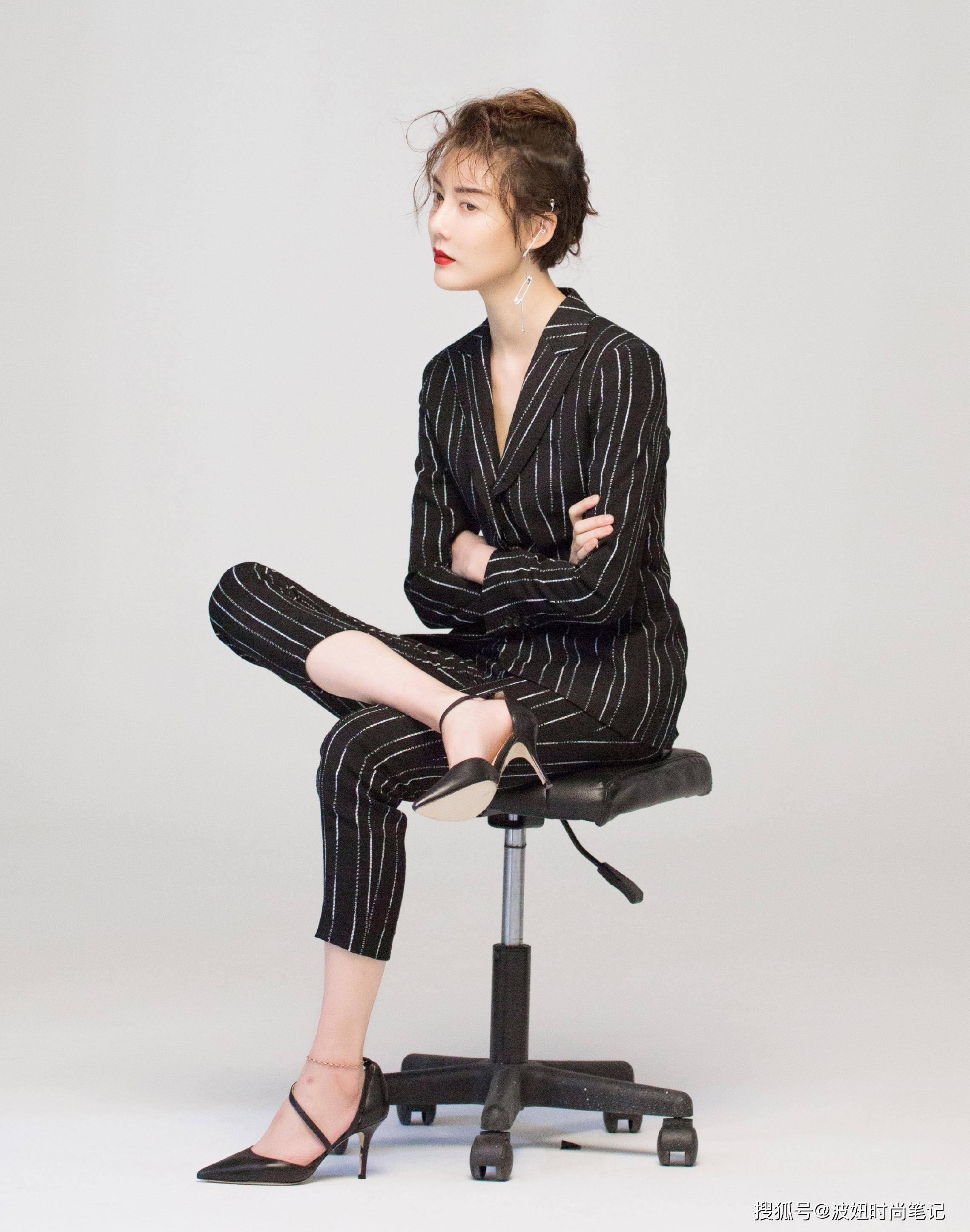 车晓彻底瘦成纸片人连西装都撑不起来搭配纱裙看着好吃力