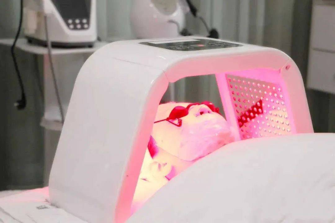 波长介于320nm~400nm之间,而用于医用光疗的紫外线光疗仪为uvb,其紫外