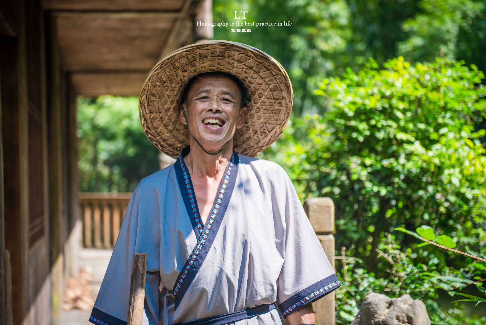 游客可以体验一把古代樵夫的工作状态,或再来亲自推推磨,感受一下桃花