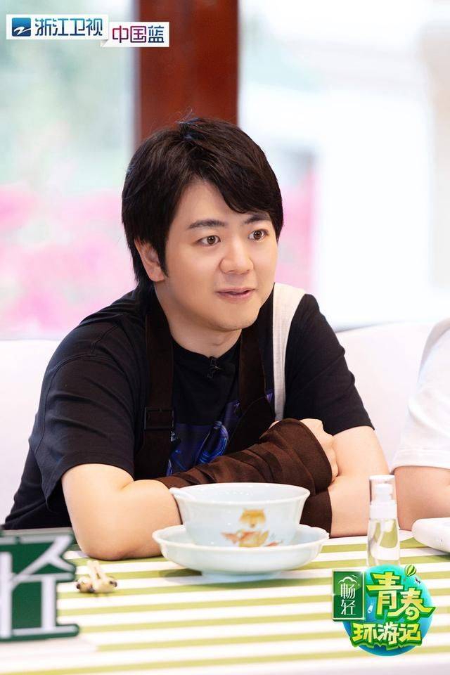 青春环游记2三亚启程贾玲郎朗周深沙溢惊喜变装欢乐破冰