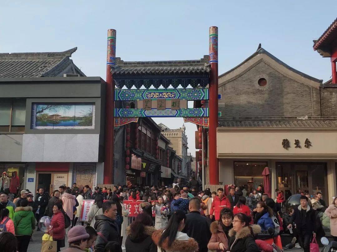 济南老城街美食/细数隐藏在[芙蓉街]的爆款美食 各色小吃琳琅满目