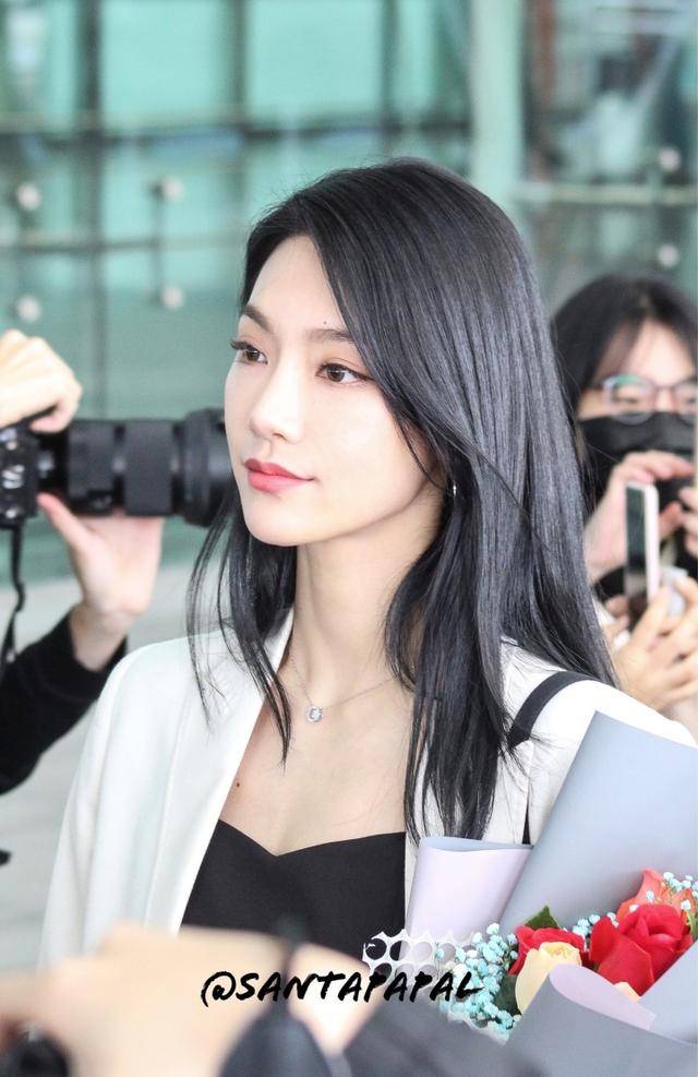 曾可妮完全匹配了像刘雨昕,虞书欣,喻言,许佳琪,孔雪儿等出道团的实力