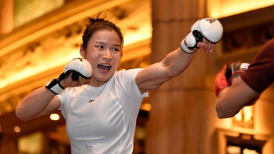 张伟丽:八角笼内"最能打的中国女人"_手机搜狐网