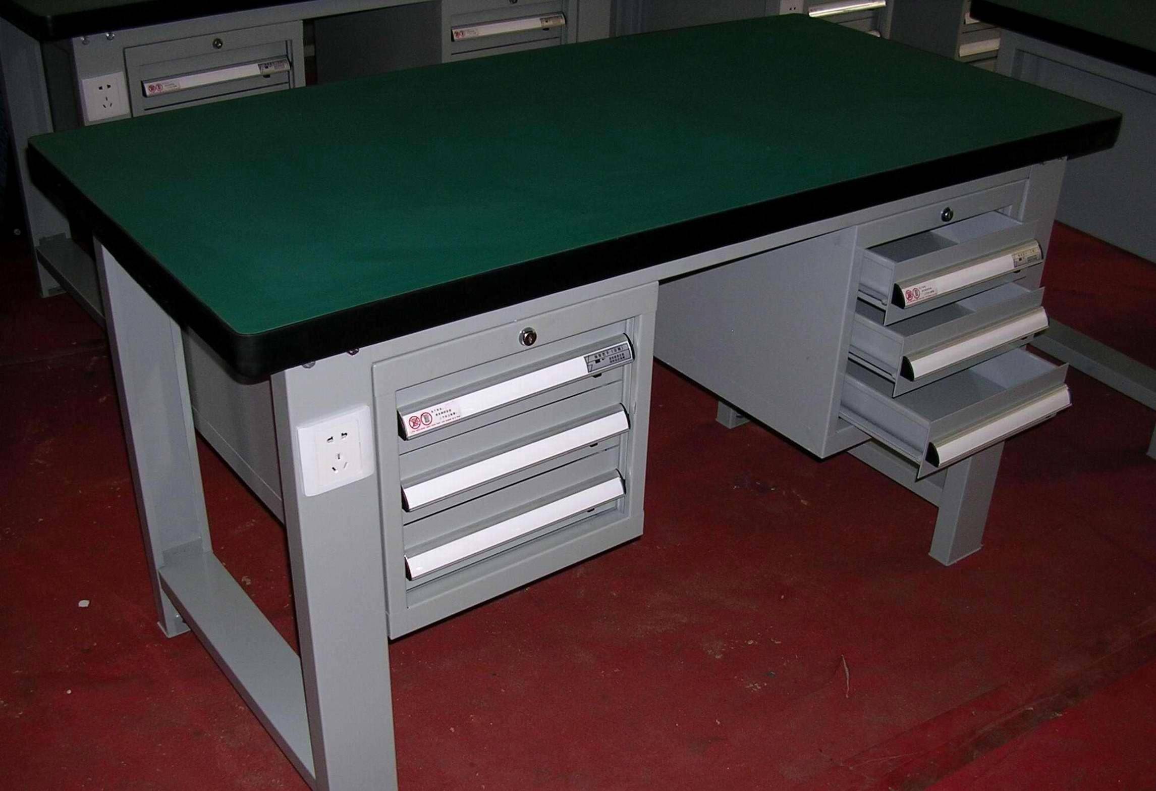 (工作台桌面划分)种类:防静电桌面 c型钢材桌架(组装式结构钳工台)