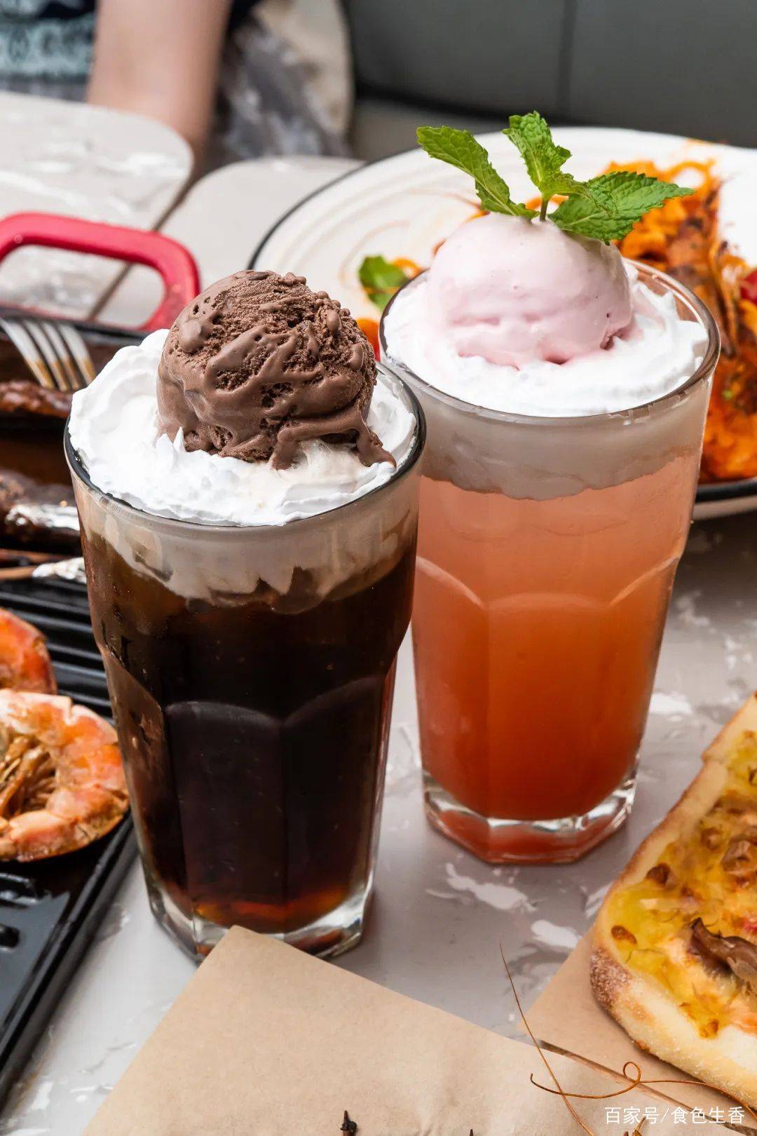 必胜客的精致饮料和甜品也是甜食控们不容错过的经典,这次的 16款畅吃