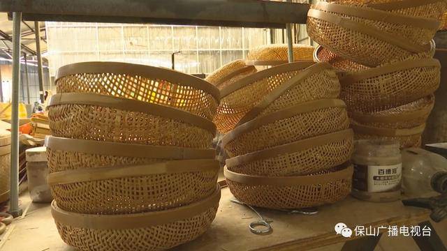 腾冲竹编：老手艺玩出新花样_段胜丽