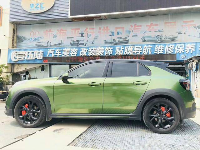 车改案例:领克 02改色保时捷曼巴绿 轮毂喷黑卡钳戴红套