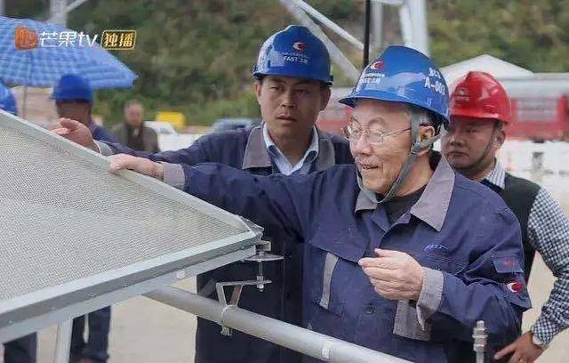 的时长介绍了一位并不在场的人物,已故的前fast项目负责人南仁东老师