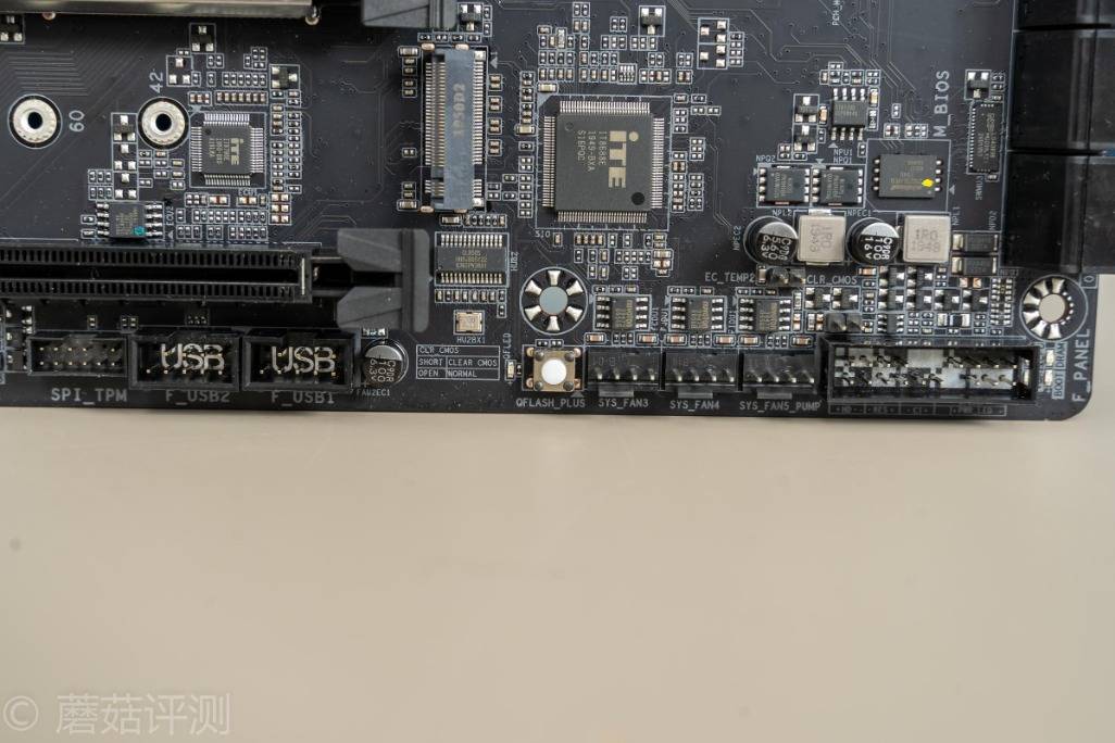 依然是标杆级的高端主板,技嘉(gigabyte)z490 aorus pro ax 小雕pro