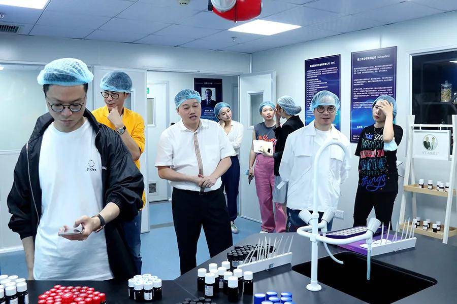 红蜻蜓董事长黄金波莅临创美研究院探讨新品研发,跨界抢滩化妆品行业