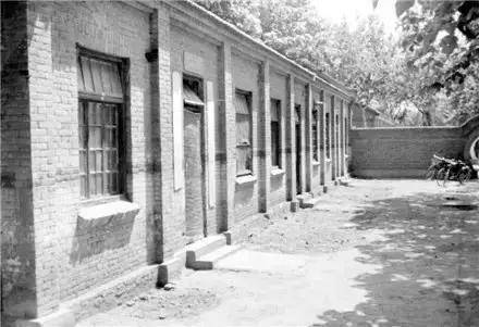 校园内湖心亭(现丛台公园内)▲40年代邯郸中学火磨街旧址1邯郸市一中