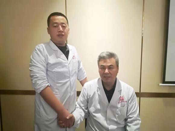 百分之百认可度,于是在2018年12月拜师于世界著名针灸大师郭相华门下