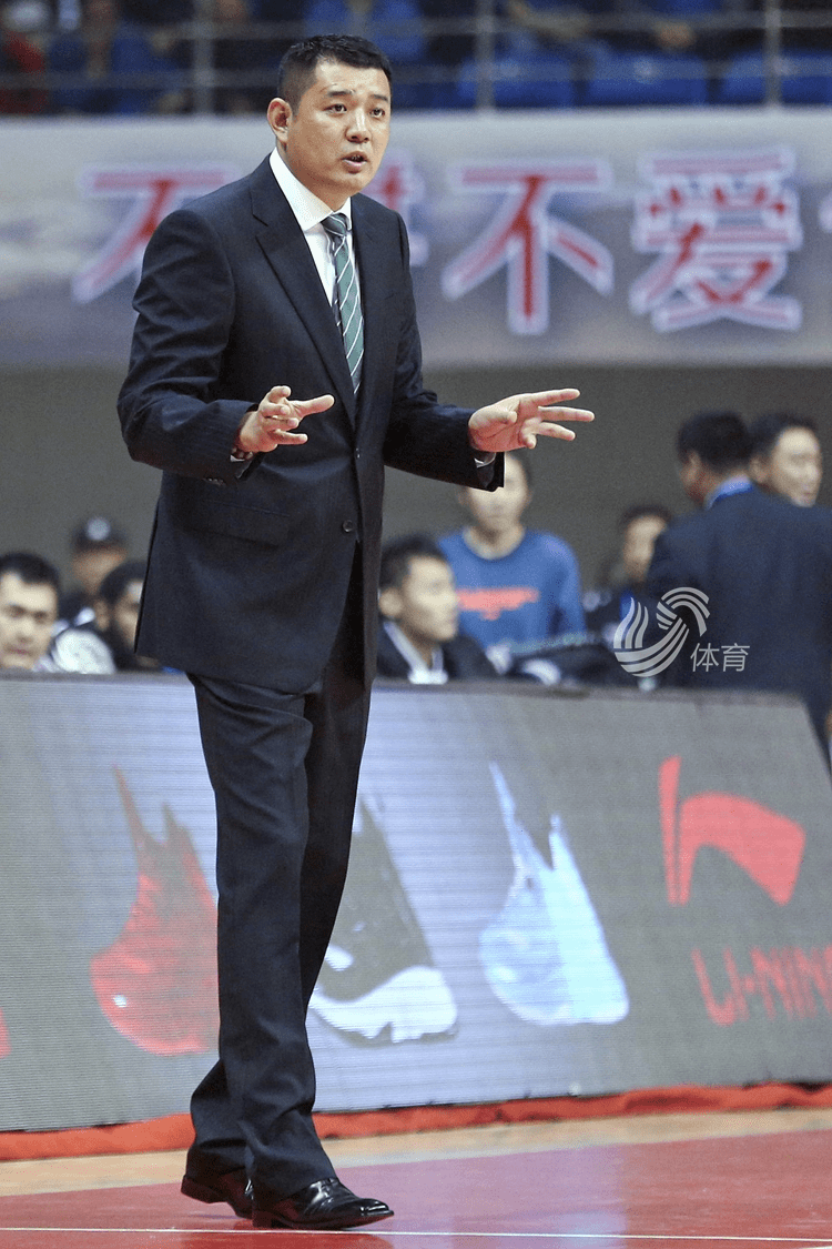 山东篮协举行届中会议 巩晓彬当选山东篮球协会会长