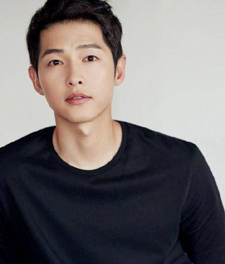 宋仲基又变帅了!新发型显年轻,网传他与美女律师正在恋爱,公司急了!