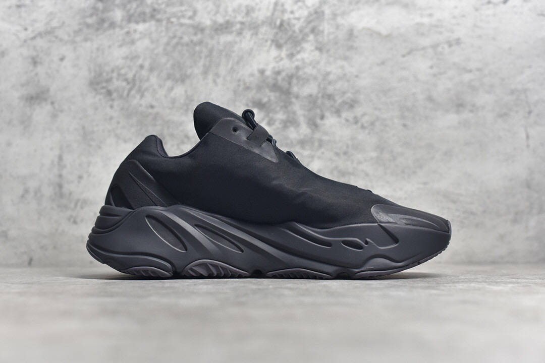 阿迪达斯黑魂 adidas yeezy 700 mnvn 黑武士反光椰子老爹鞋