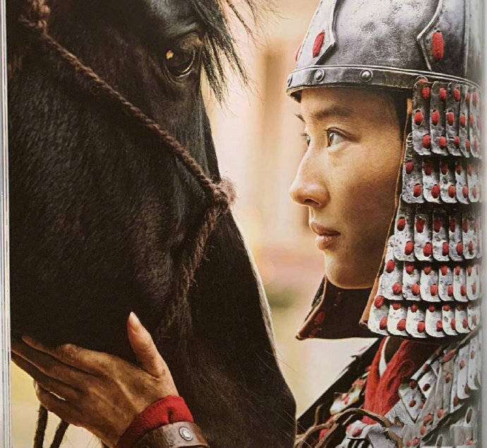 花木兰电影新剧照曝光刘亦菲骑马驰骋