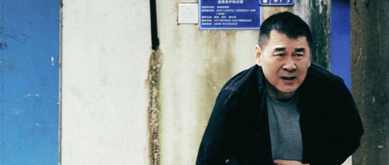 但是因为夏春生意外牺牲,三个老哥们又结合在一起,用自己的经验勇气与