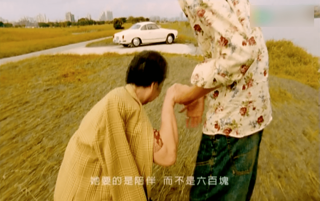 在外婆的mv里出镜的老爷车是周杰伦自己的收藏,这是一辆1960年的大众