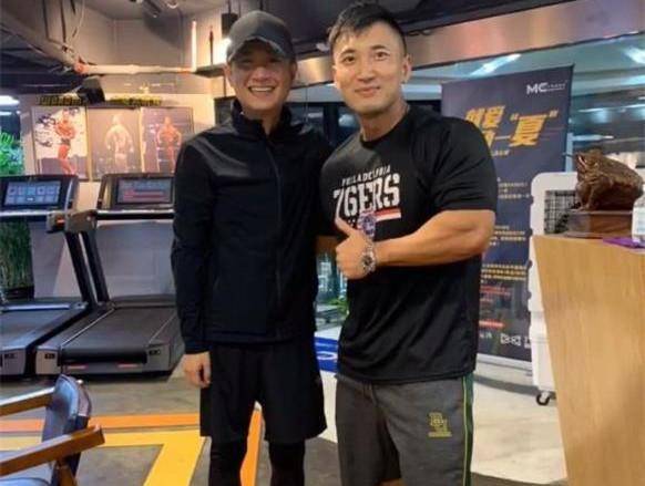 文章健身照被晒出,身边"健身教练"亮了,这是要和马伊琍复合了