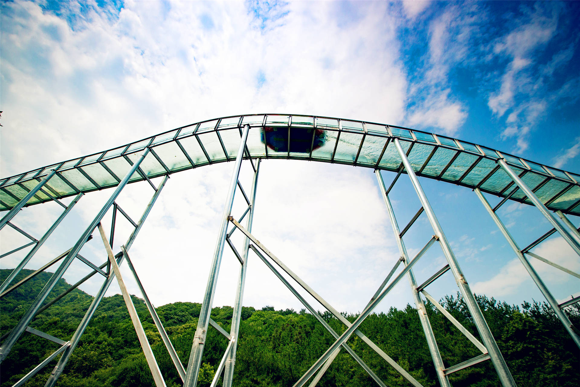 木兰天池玻璃漂流在云海,林海及花海中