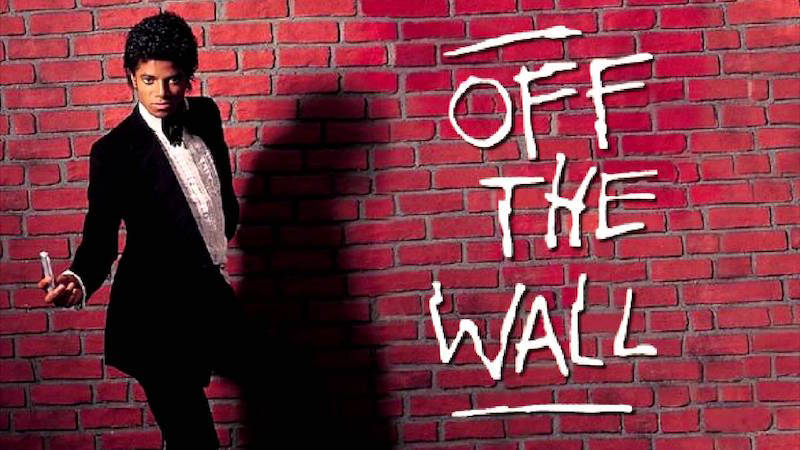 别误解,"off the wall"不是指"离开墙面"
