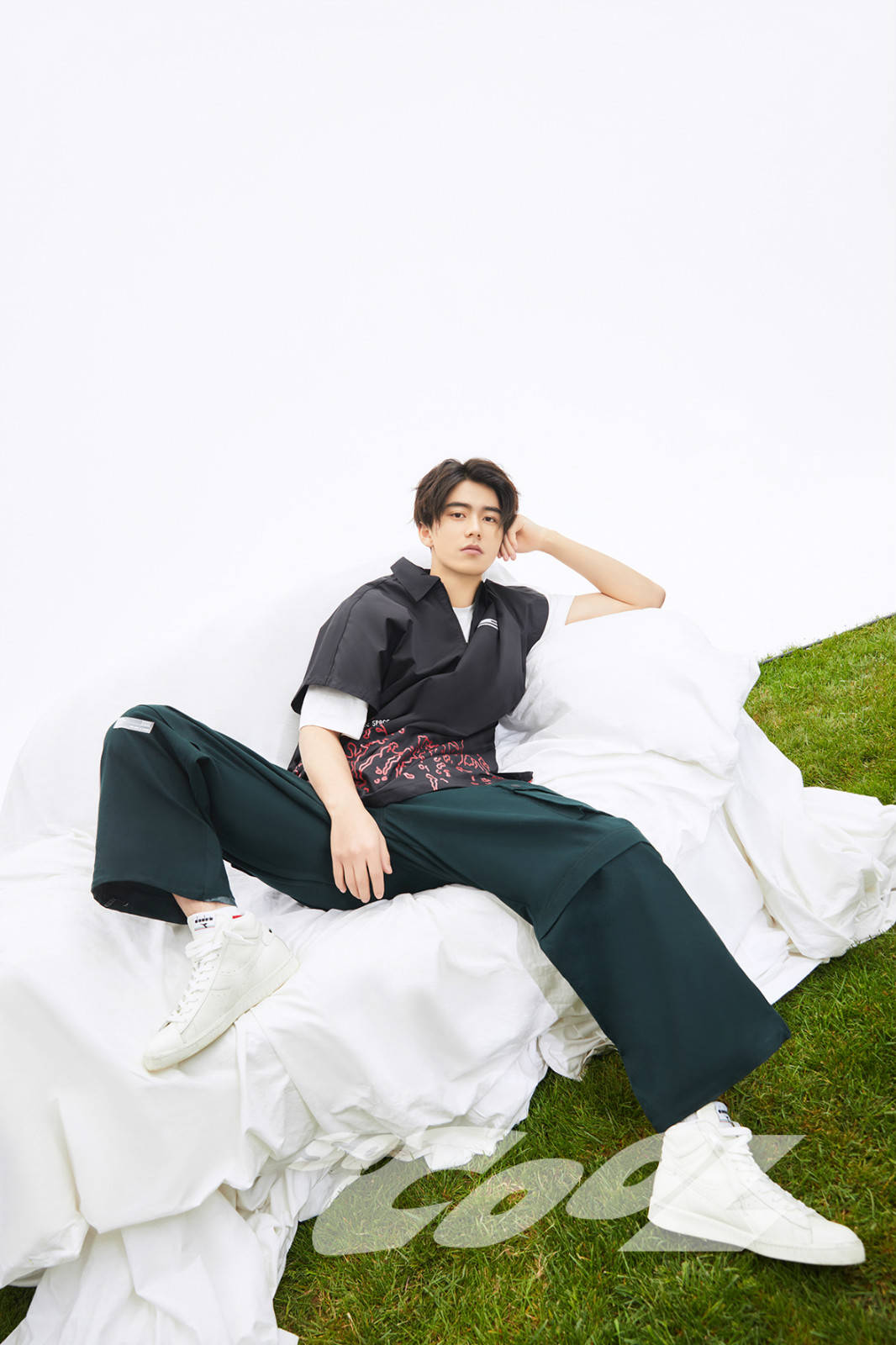 刘奕畅《so cool》时尚大片超强表现力玩味青春时尚