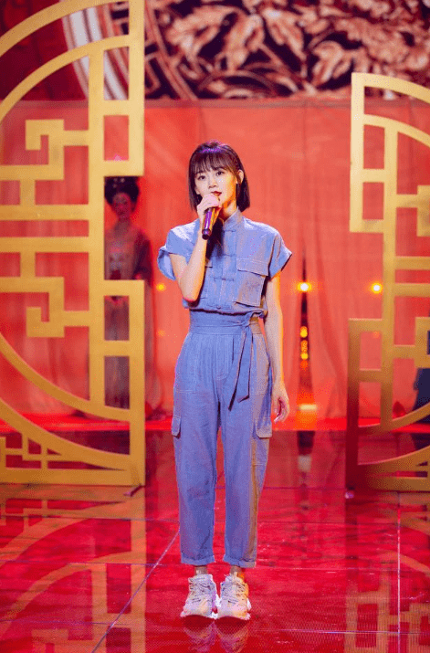 苗苗到底有多美穿蓝色旗袍展现古典柔美气质难怪郑恺会倾心