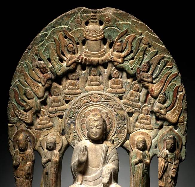 罕见的北齐石雕交脚弥勒佛像