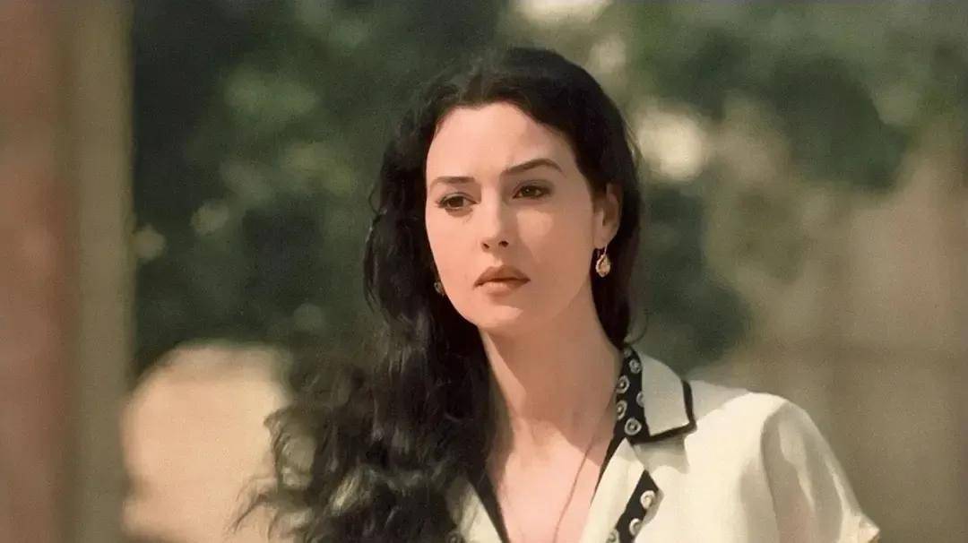 9,这部r级片,满足了男人对女神的所有幻想……_玛莲娜