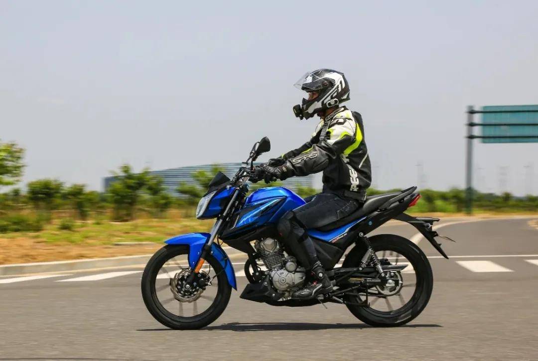 胖虎试驾七千多块还能磨膝的宗申z0你还想怎样