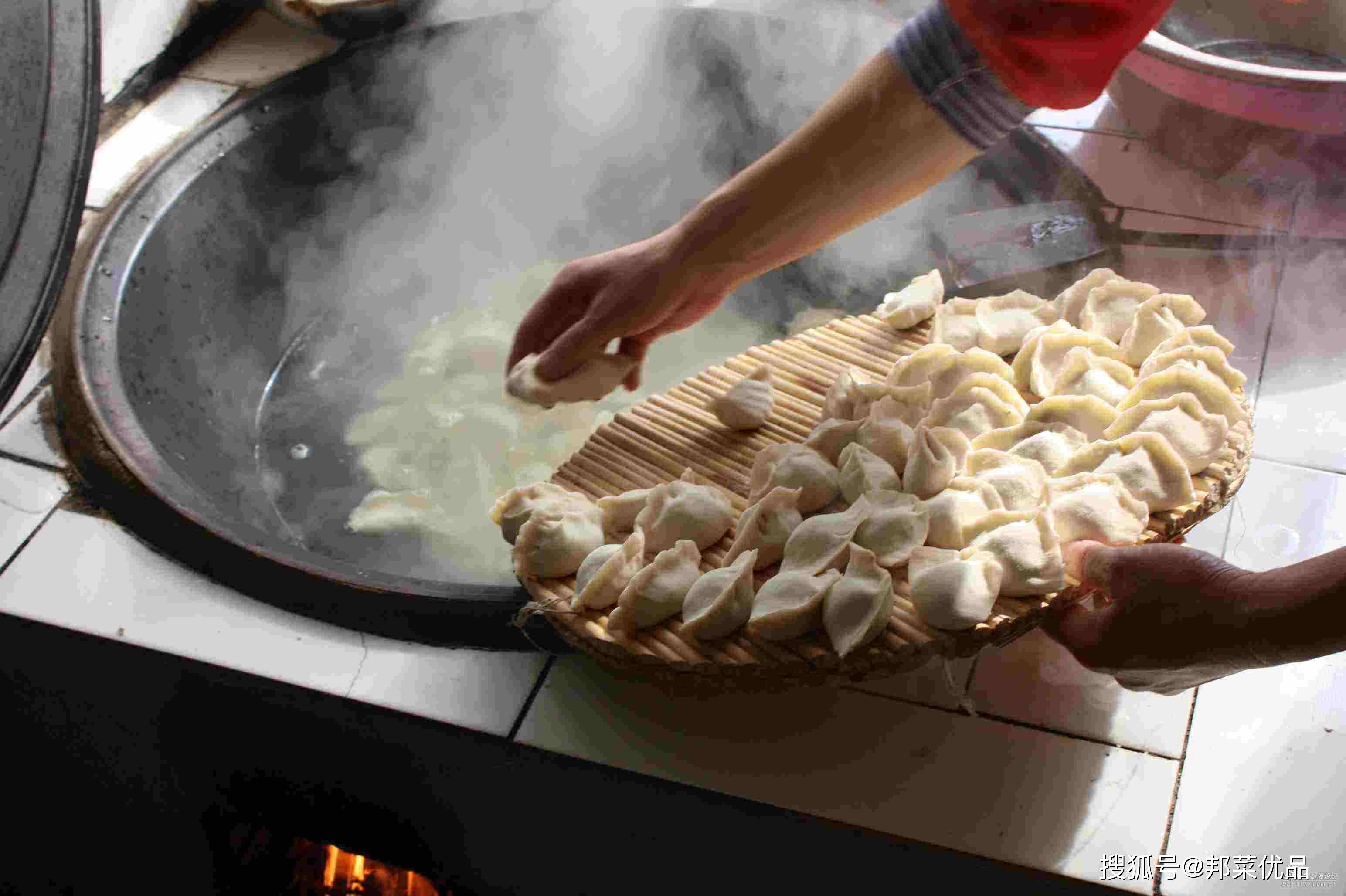 煮饺子照片图片